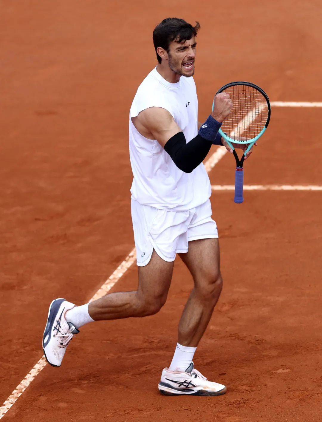 共同参与了 共同参与了